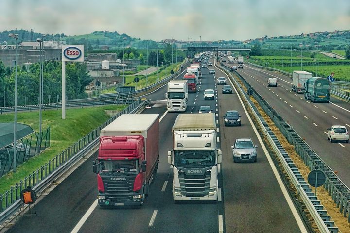 highway-3392100__480 — kopia